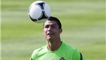 Ronaldo và EURO 2012: Có Vua phá lưới, có bóng vàng!